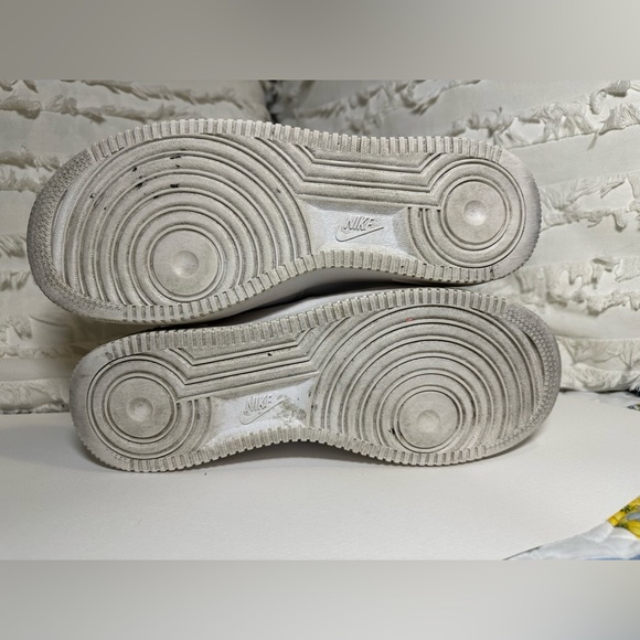 Women’s Nike Air Force 1’s - Picture 2 of 5